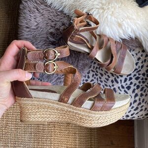 Earthies size 7 espadrille platform sandal